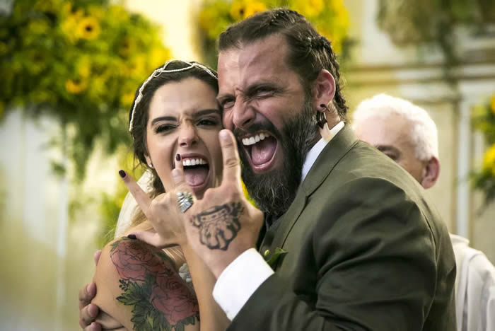 Sorriso perfeito no dia do casamento com lentes de porcelana